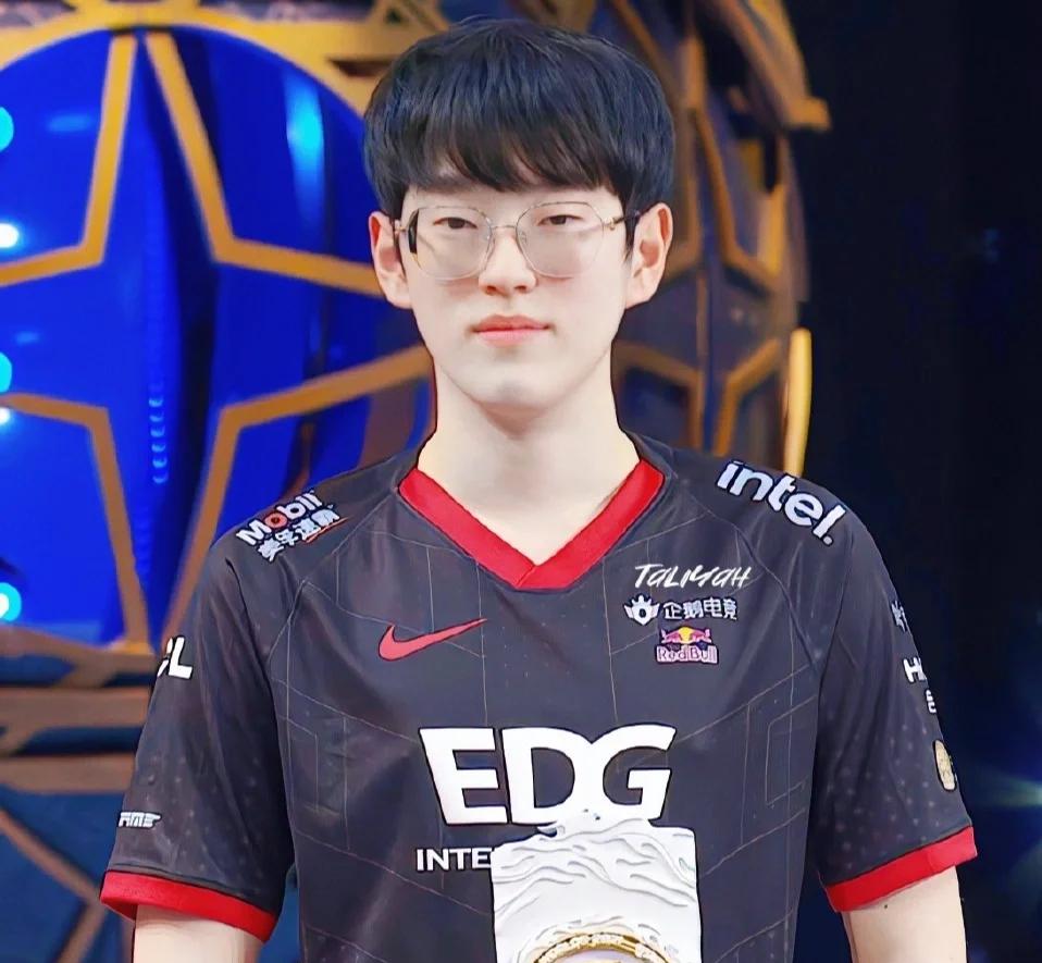 关于Scout官方宣布出色发挥新规，西班牙队引发争议！的信息