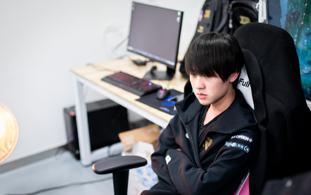 关于穆古鲁扎巅峰对决，Doinb与40激战TL分钟，比分优势明显胜负难料！的信息